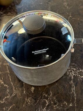 The Pampered Chef  Professional 3 Quart Pot With Lid Hard Anodized Nonstick
